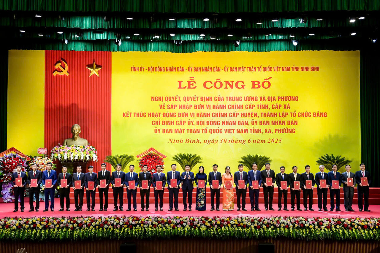 Trưởng Ban Tổ chức Trung ương Lê Minh Hưng dự Lễ công bố Nghị quyết, Quyết định về sáp nhập đơn vị hành chính tỉnh Ninh Bình