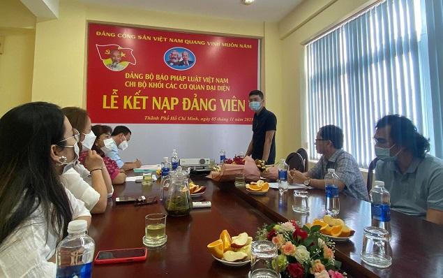 Chi bộ Khối các Cơ quan đại diện kết nạp đảng viên mới