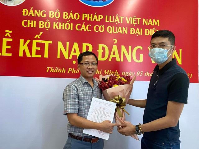 Chi bộ Khối các Cơ quan đại diện kết nạp đảng viên mới