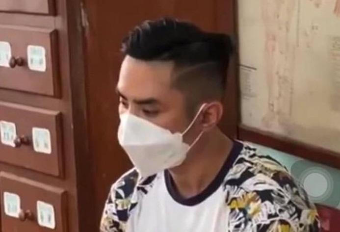 Tài xế xe ô tô vượt chốt kiểm dịch, ép cảnh sát té ngã dương tính với ma túy