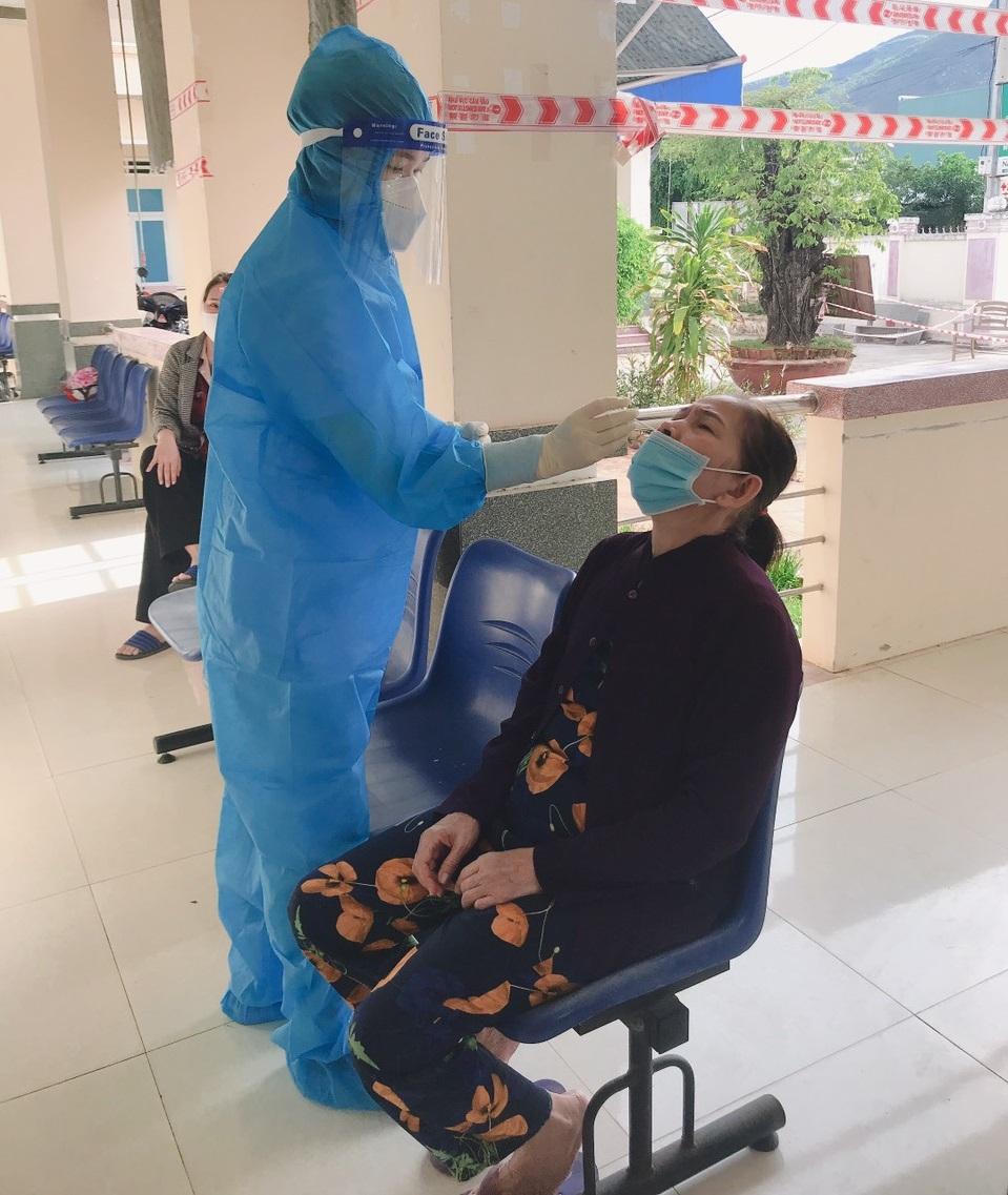 Bệnh viện Phong - Da liễu Trung ương Quy Hòa chi viện TP HCM chống dịch