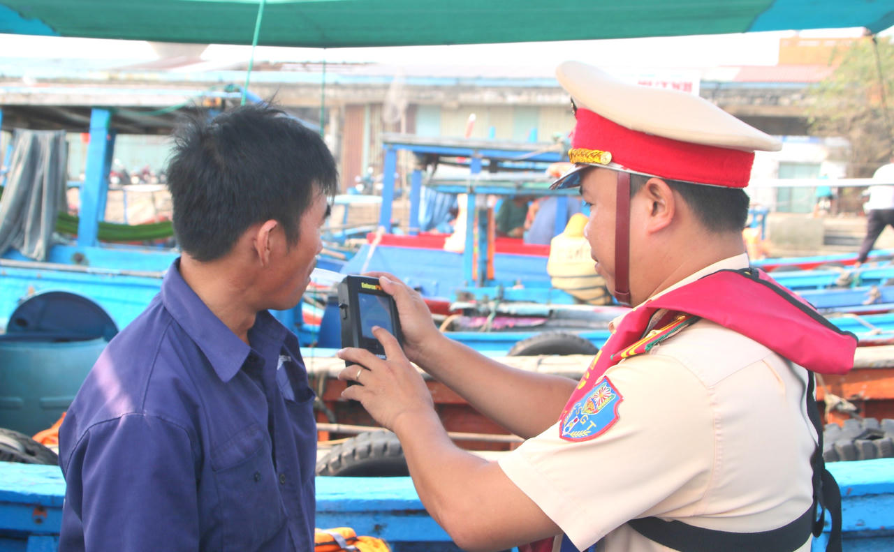 Chủ tịch UBND Bình Định yêu cầu đảm bảo an toàn giao thông đường thủy nội địa tại Quy Nhơn