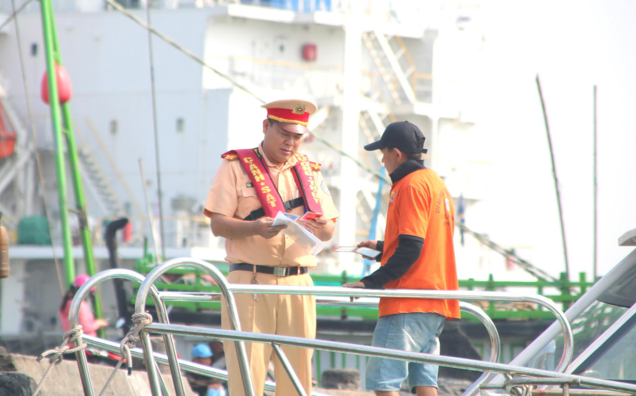 Chủ tịch UBND Bình Định yêu cầu đảm bảo an toàn giao thông đường thủy nội địa tại Quy Nhơn