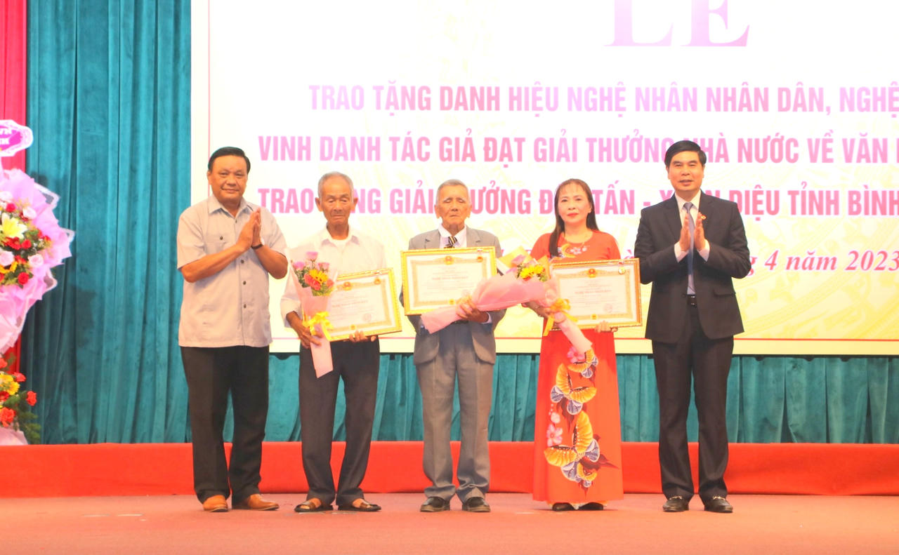 Nghệ nhân là “báu vật sống” nắm giữ tinh hoa của di sản văn hóa