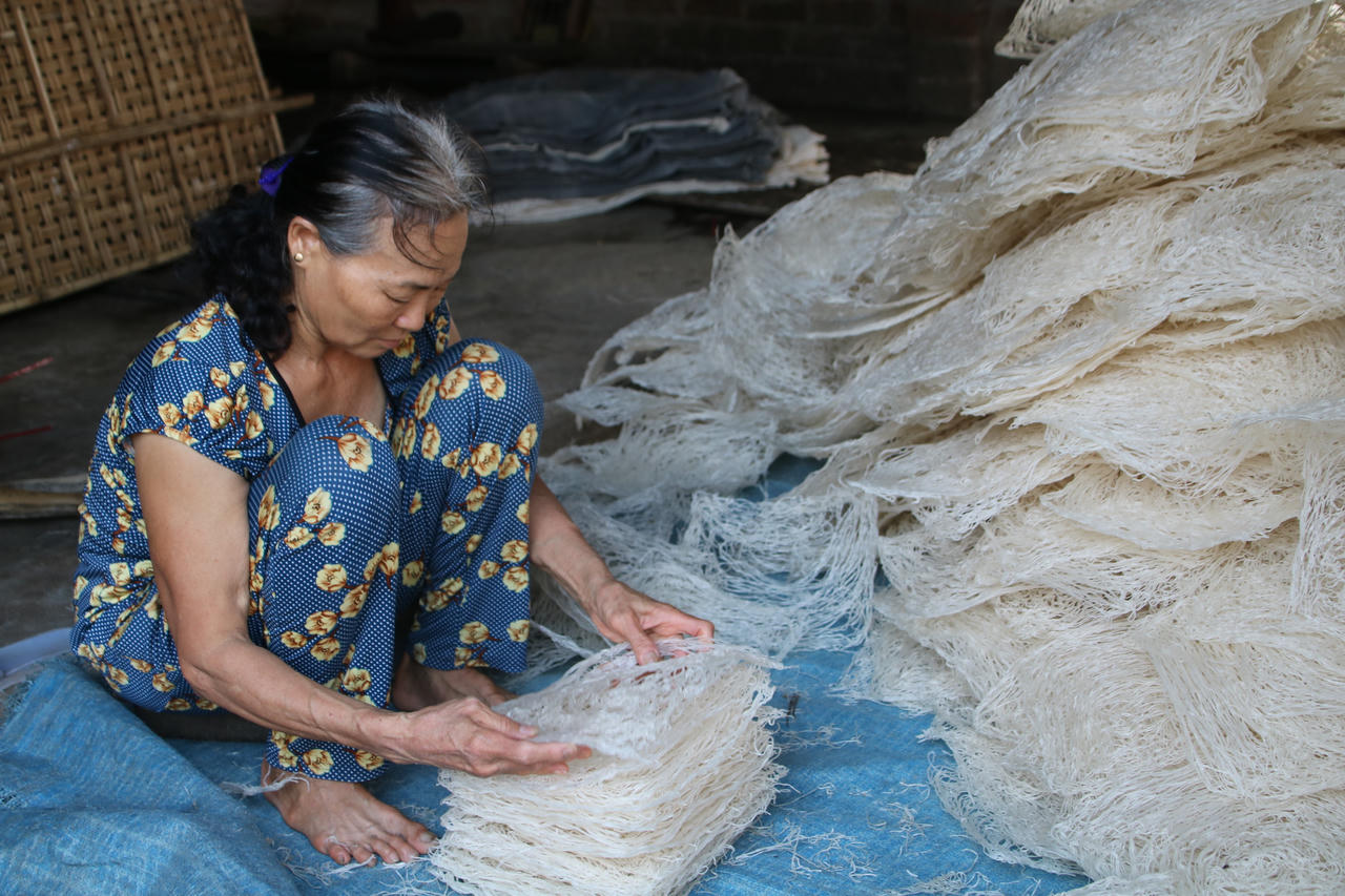 Thăm làng bánh, bún “tiến vua” bên bờ sông Kôn