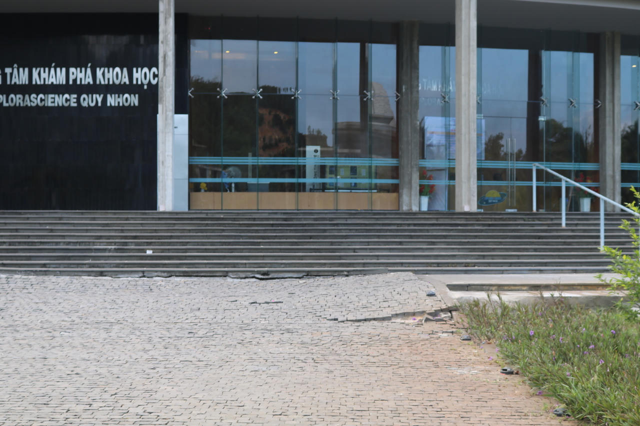 Trung tâm khám phá khoa học có giá trị hơn 195 tỷ đồng bị sụt lún, hư hỏng sau hơn 1 năm sử dụng