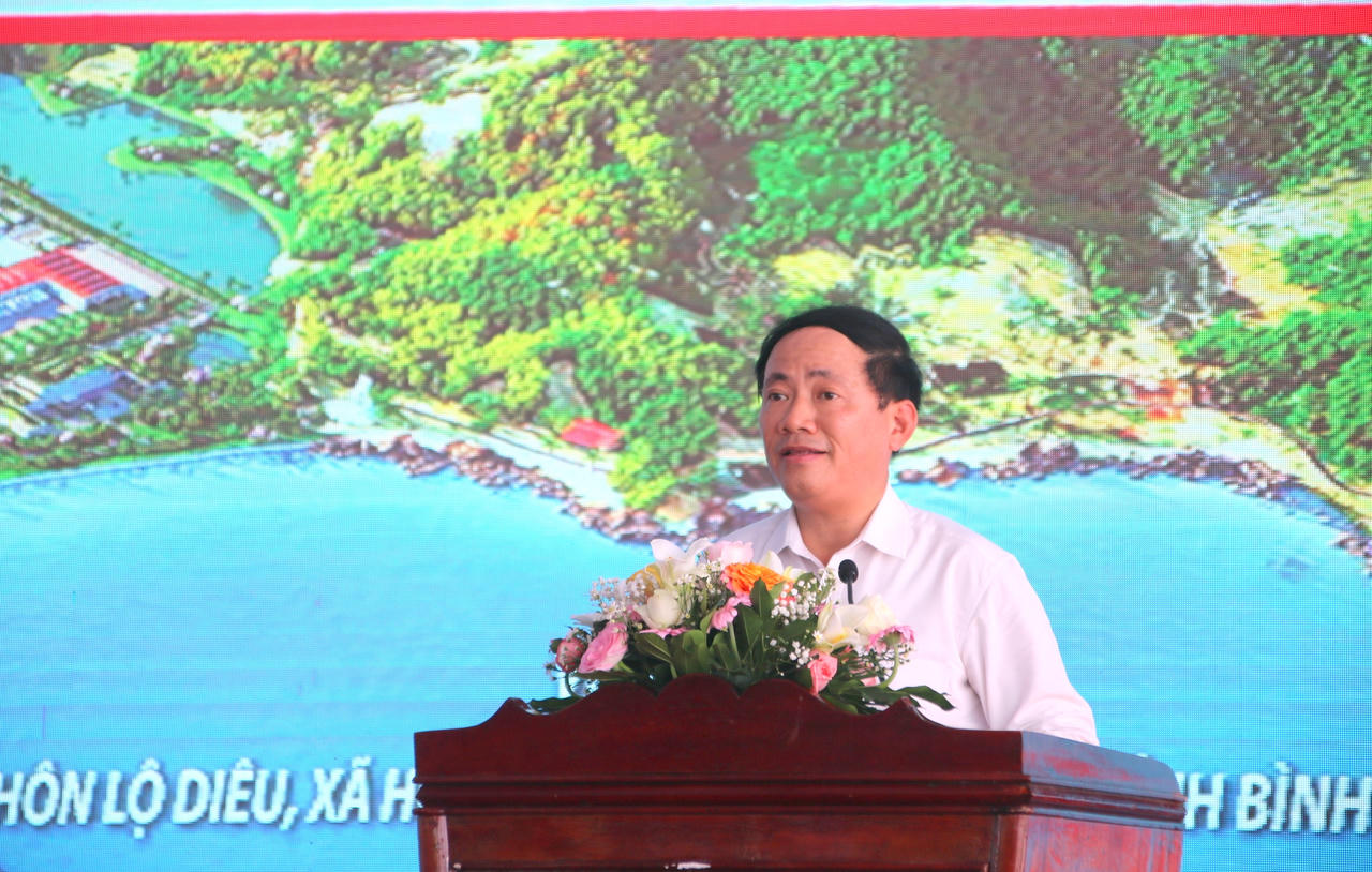 Người dân Lộ Diêu được nghe về chủ trương tổ hợp dự án gang thép Long Sơn gần 2,6 tỷ USD