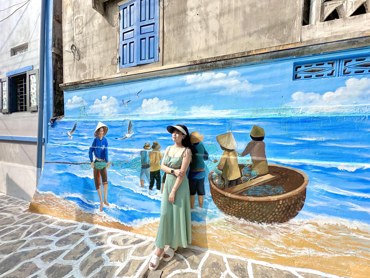 Đường tranh bích họa ở làng chài cổ Nhơn Lý hút khách du lịch