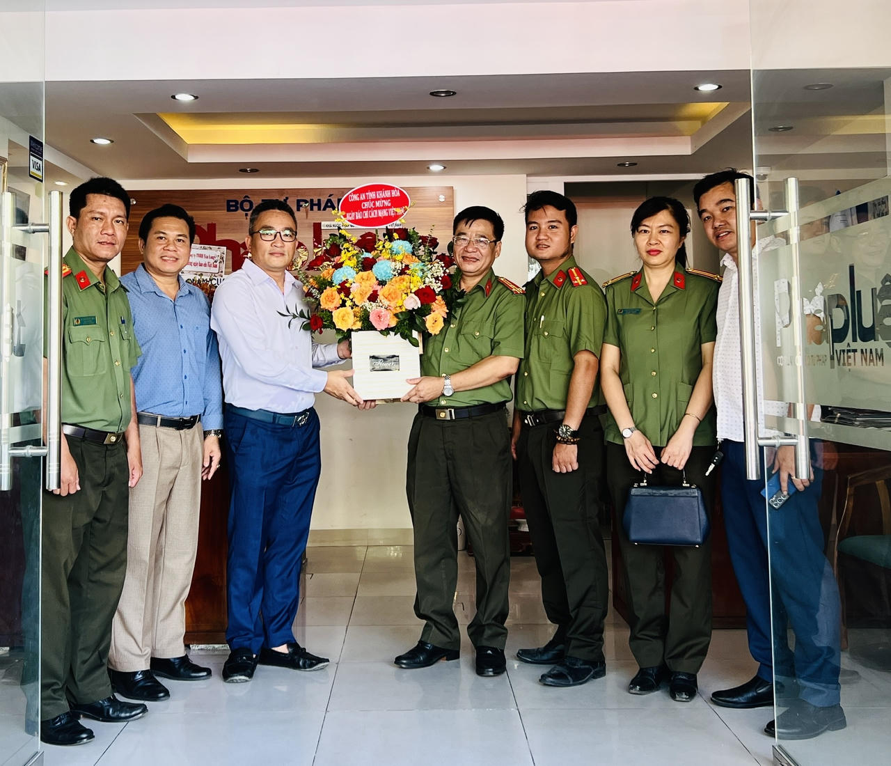 Cảm ơn cơ quan, đơn vị đến chúc mừng các Văn phòng Báo Pháp luật Việt Nam dịp 21/6