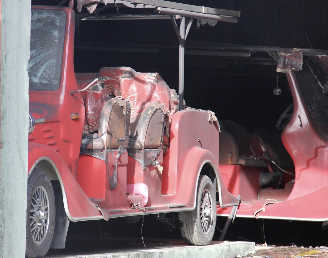 Kho chứa hàng ở Bình Định bốc cháy, hàng chục xe điện biến dạng