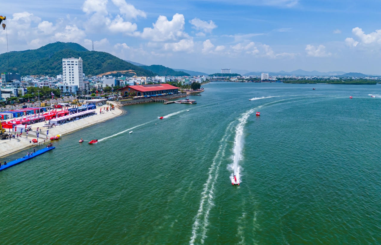 Bình Định đề xuất đưa taxi bay, thủy phi cơ phục vụ du lịch