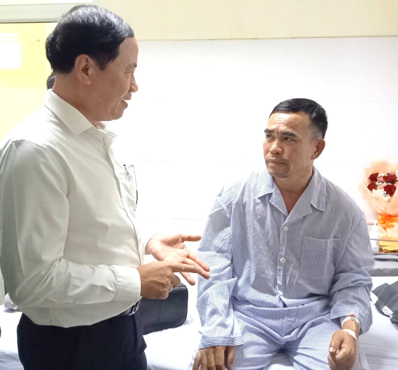 Vụ rơi máy bay quân sự tại Bình Định: 2 phi công thoát nạn thế nào?