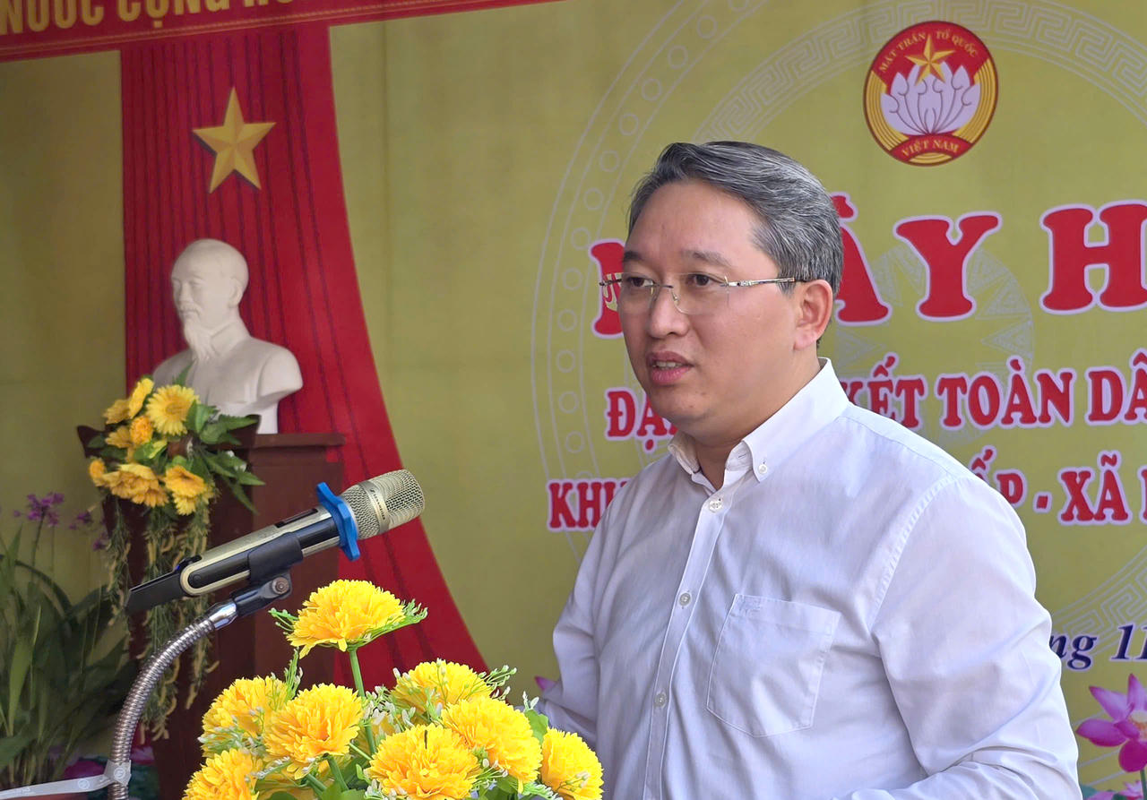 Bộ trưởng Nguyễn Hải Ninh dự Ngày hội Đại đoàn kết toàn dân tộc tại khu dân cư ở Khánh Hòa