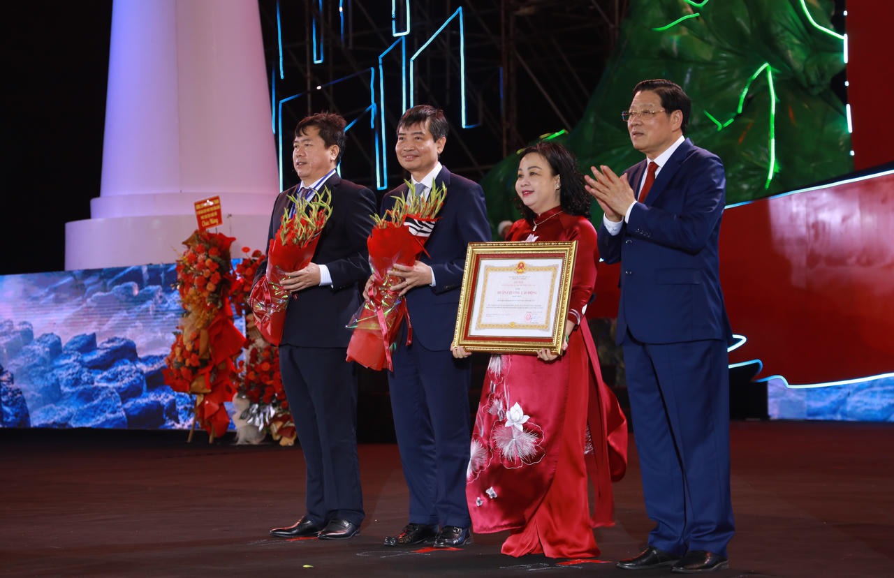 Phú Yên kỷ niệm 50 năm ngày giải phóng và đón nhận Huân chương Lao động hạng Nhất