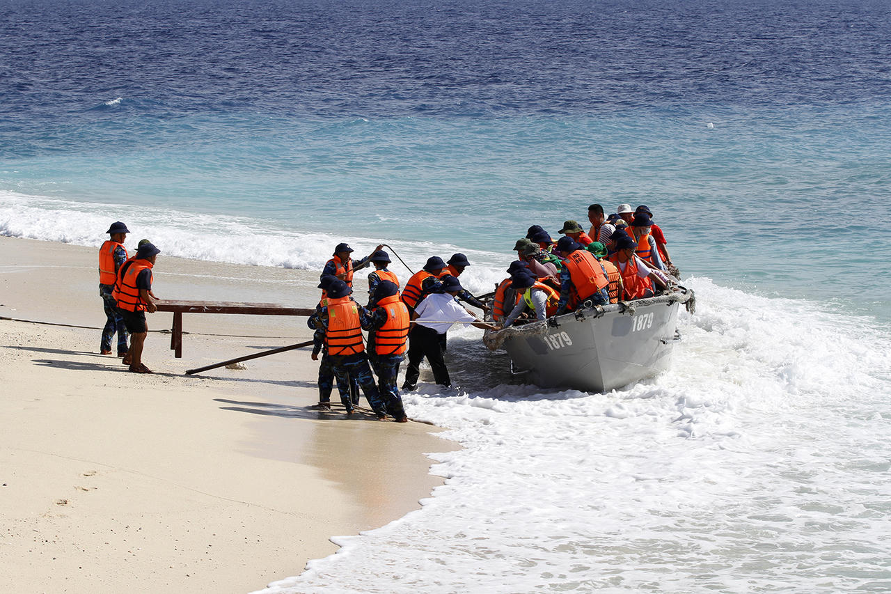 Triển lãm ảnh 'Sức sống Trường Sa” - Sắc màu tuổi trẻ' ở 3 tỉnh, thành