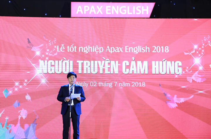Đội trưởng U23 Lương Xuân Trường “truyền lửa” trong lễ tốt nghiệp vinh danh 400 học sinh xuất sắc của Apax English