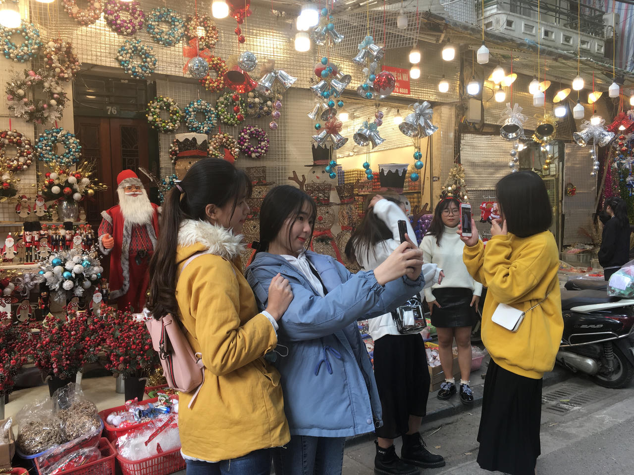 Ảm đạm thị trường Giáng sinh mùa Covid-19