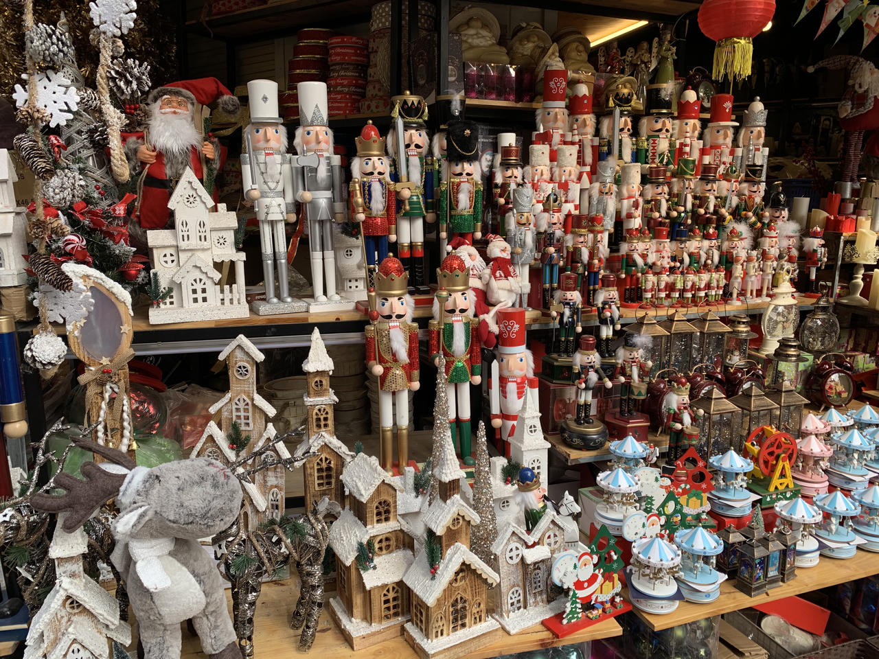 Ảm đạm thị trường Giáng sinh mùa Covid-19