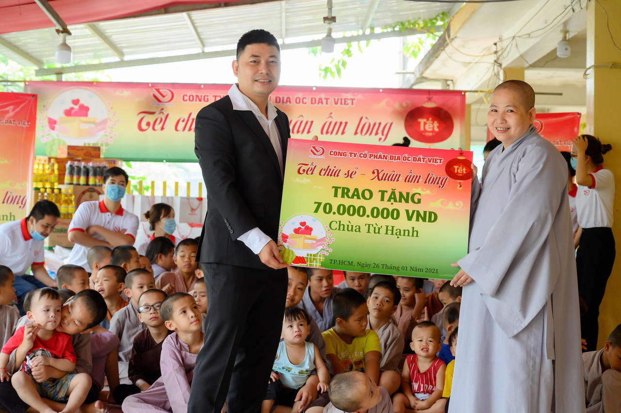 “Tết chia sẻ - Xuân ấm lòng”