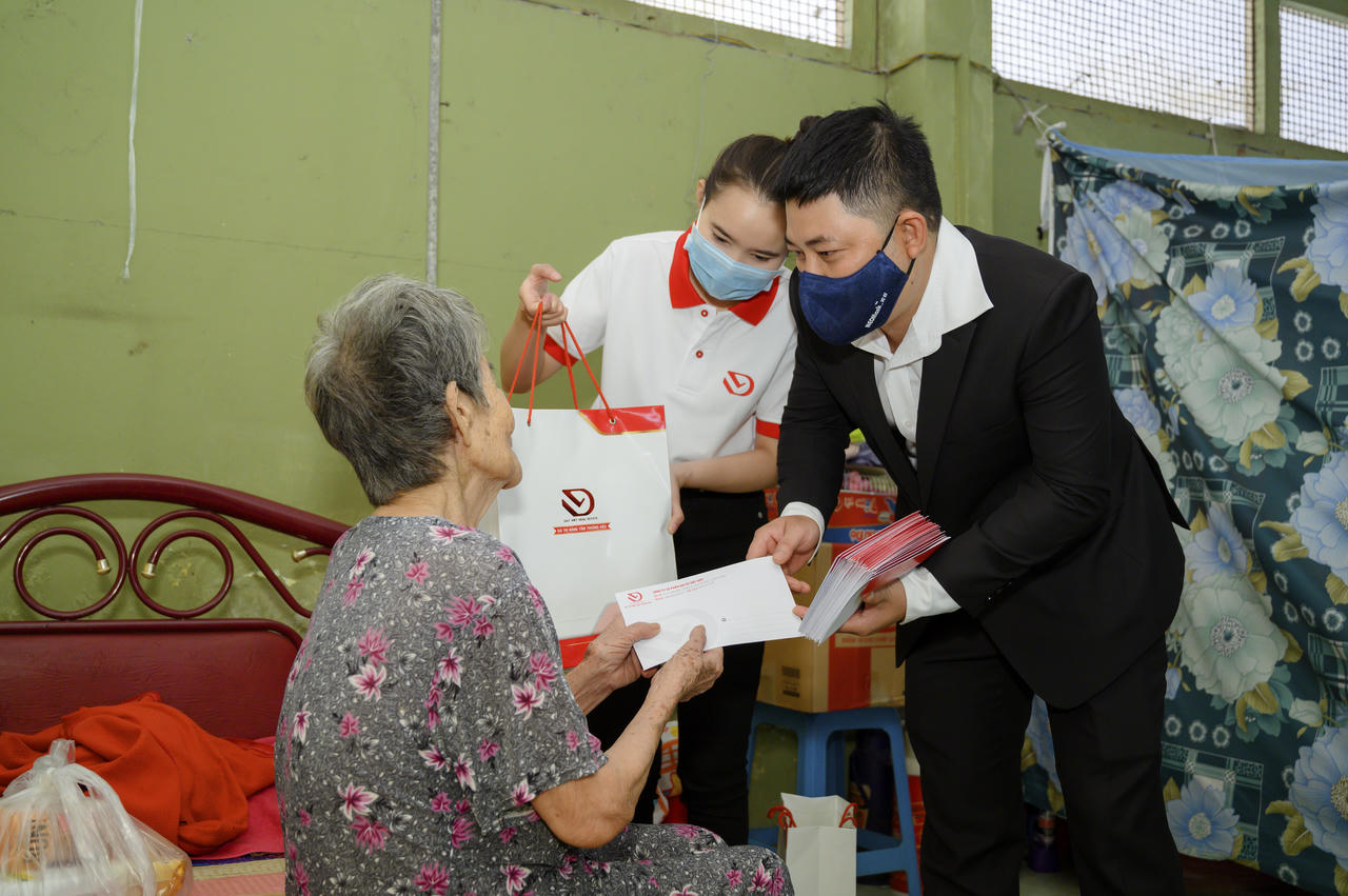 “Tết chia sẻ - Xuân ấm lòng”