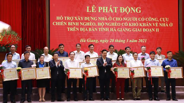 Phát động hỗ trợ xây dựng nhà ở cho người có công, CCB nghèo, hộ nghèo khó khăn về nhà ở, giai đoạn 2