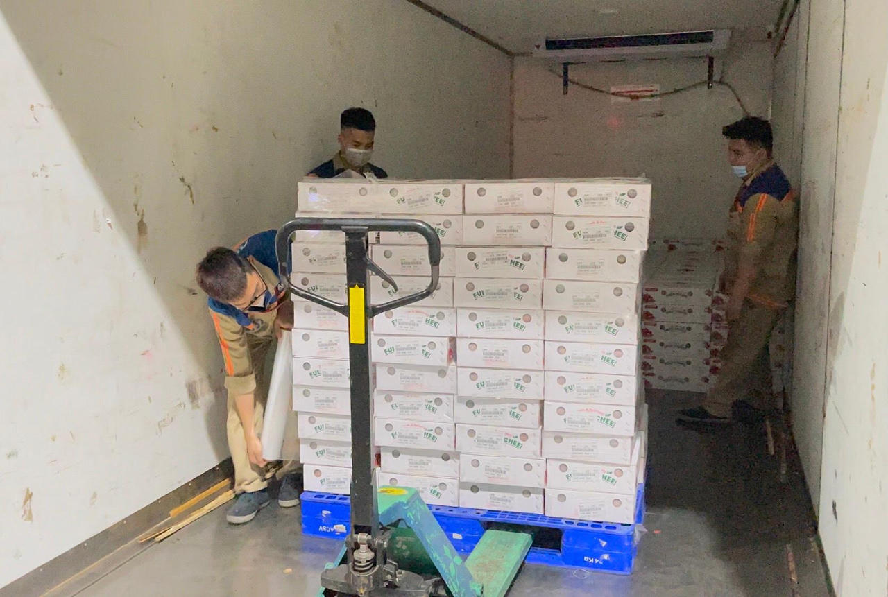 Vietnam Post dành trọn tải chuyến bay chuyển vải thiều xuất khẩu đến Nhật Bản