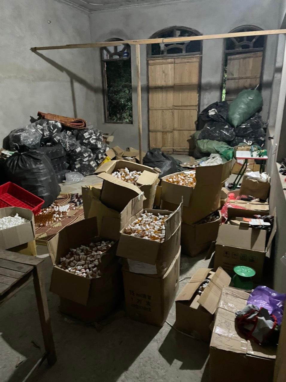 Phát hiện cơ sở sản xuất mỹ phẩm giả thương hiệu nổi tiếng