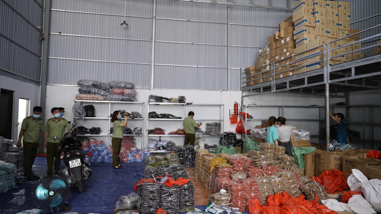 Tấn công 8 tụ điểm tập kết, livestream bán hàng không rõ nguồn gốc liên tỉnh Hà Nội, Hưng Yên