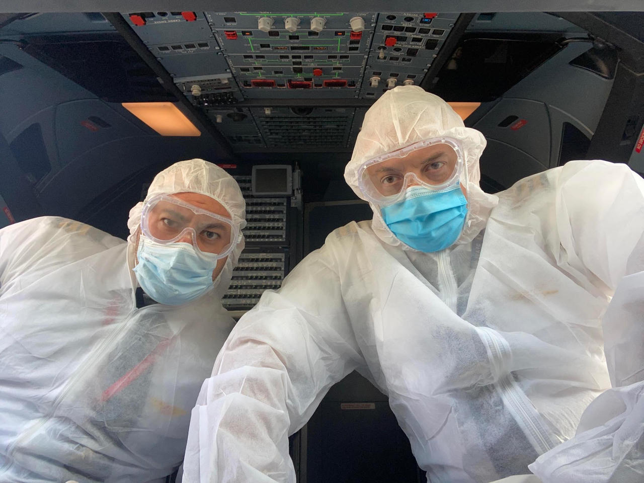 Phi công người nước ngoài tại Vietjet chung tay ủng hộ Quỹ Vắc - xin