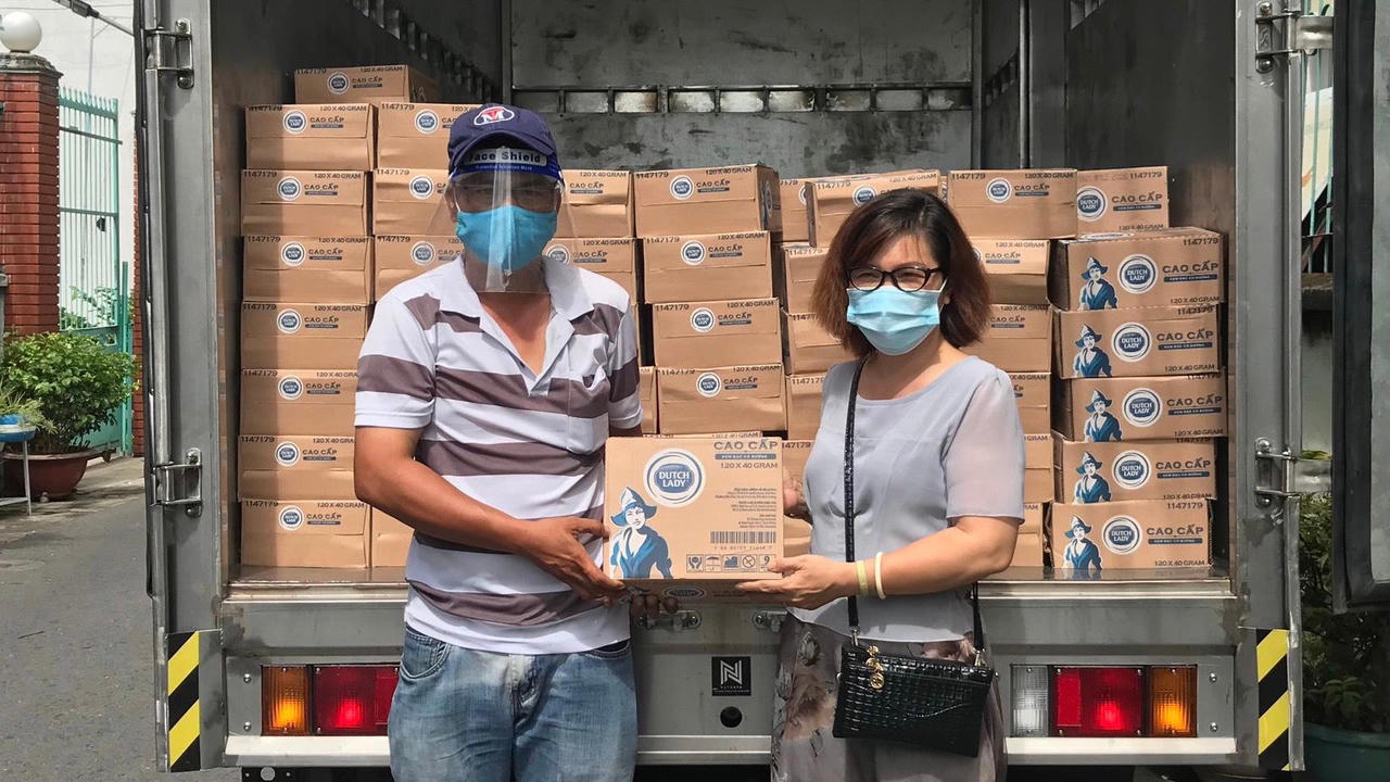 Sữa Cô Gái Hà Lan mang nguồn dinh dưỡng yêu thương đến với TP HCM, Bình Dương vững tâm chống dịch