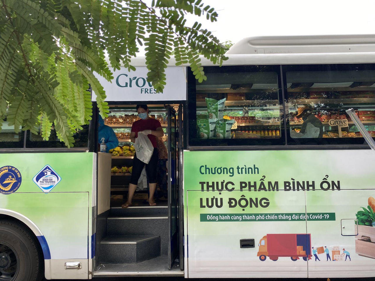 Muôn kiểu chợ thời COVID-19