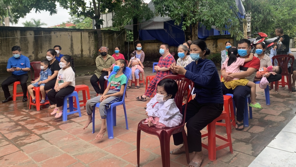 Bảo Ngọc mang Trung thu yêu thương đến với thiếu nhi khuyết tật huyện Thanh Oai