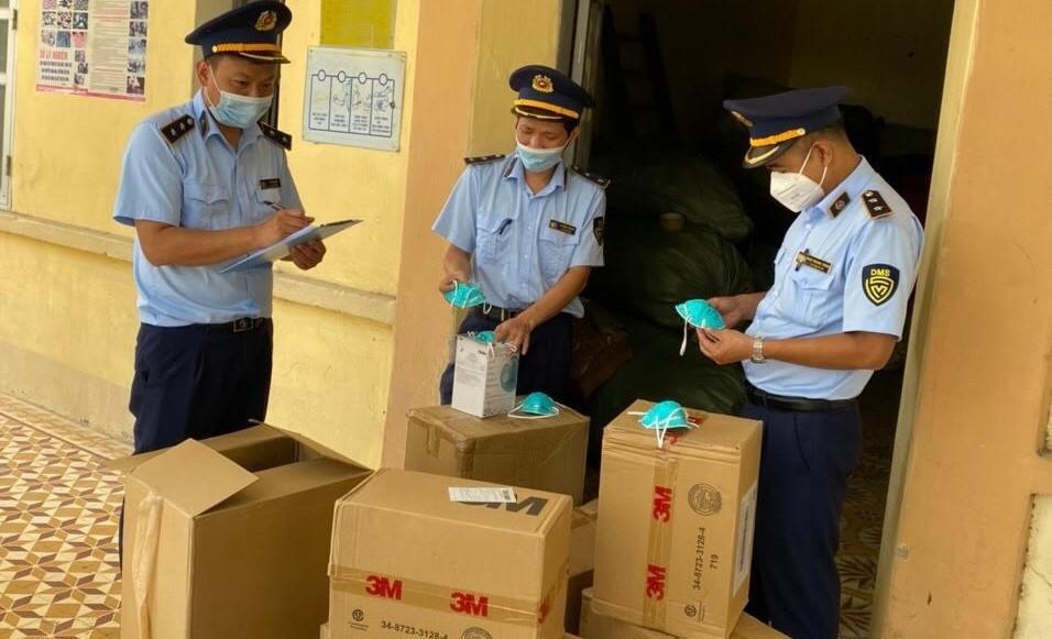 Thu giữ gần 3.000 khẩu trang giả nhãn hiệu 3M 
