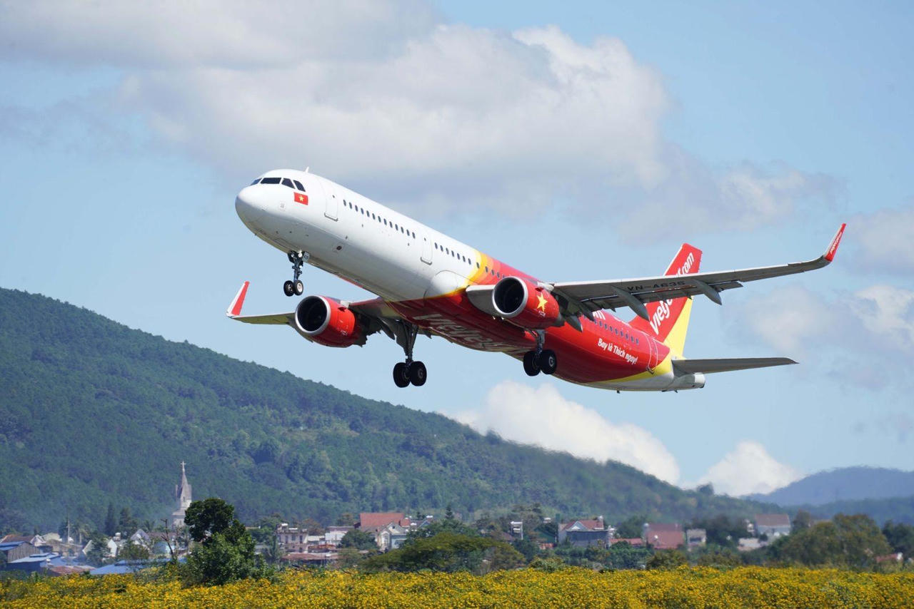 Dự kiến mở lại 7 đường bay từ 10/10, Vietjet sẵn sàng đón khách trên các chuyến bay xanh
