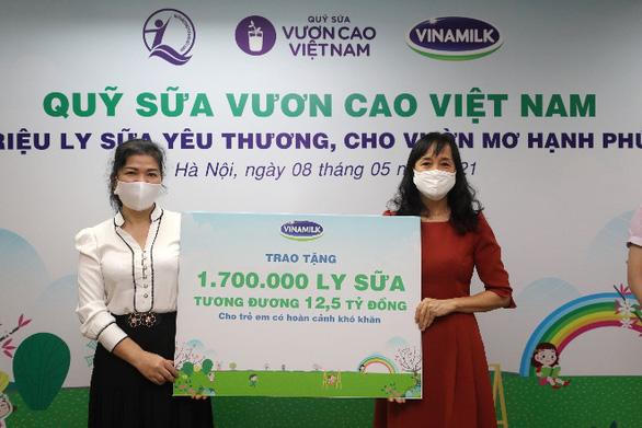 1,7 triệu hộp sữa đến với trẻ em khó khăn giữa dịch COVID-19
