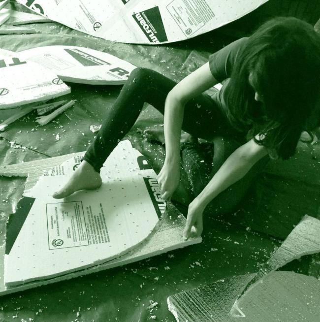 Nghệ sĩ biến ngôi nhà bình thường của cha mẹ thành ngôi nhà quái vật