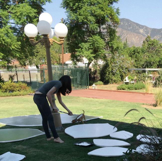 Nghệ sĩ biến ngôi nhà bình thường của cha mẹ thành ngôi nhà quái vật