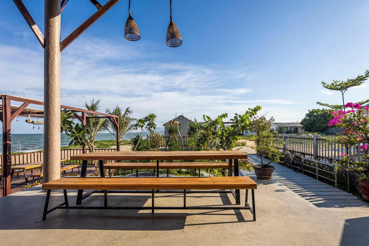 Không gian nhà 1 tầng ở Phan Rang gợi nhớ tuổi thơ của gia chủ xóm chài ven biển