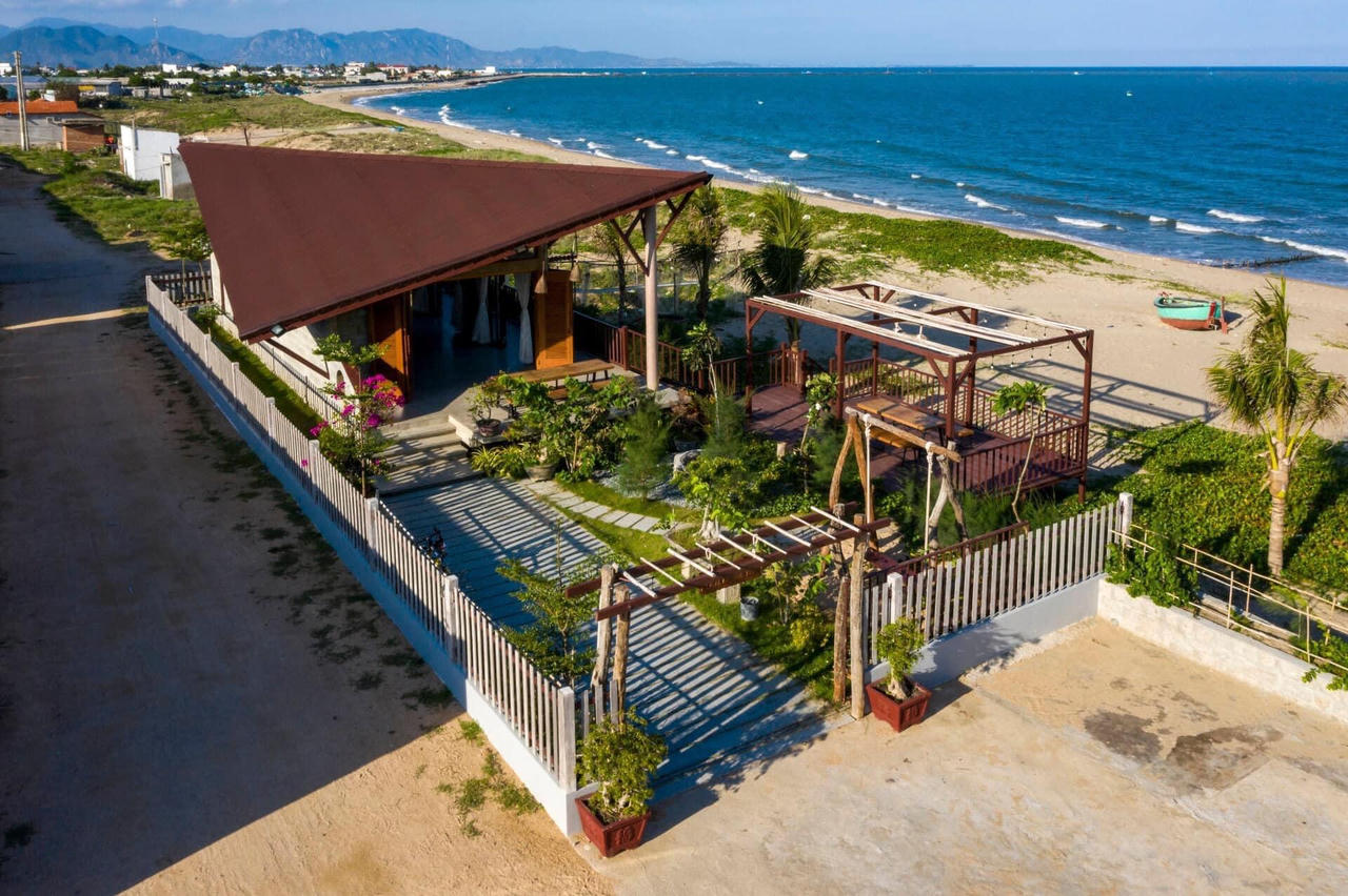 Không gian nhà 1 tầng ở Phan Rang gợi nhớ tuổi thơ của gia chủ xóm chài ven biển