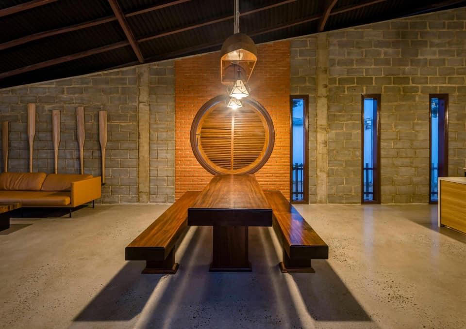 Không gian nhà 1 tầng ở Phan Rang gợi nhớ tuổi thơ của gia chủ xóm chài ven biển