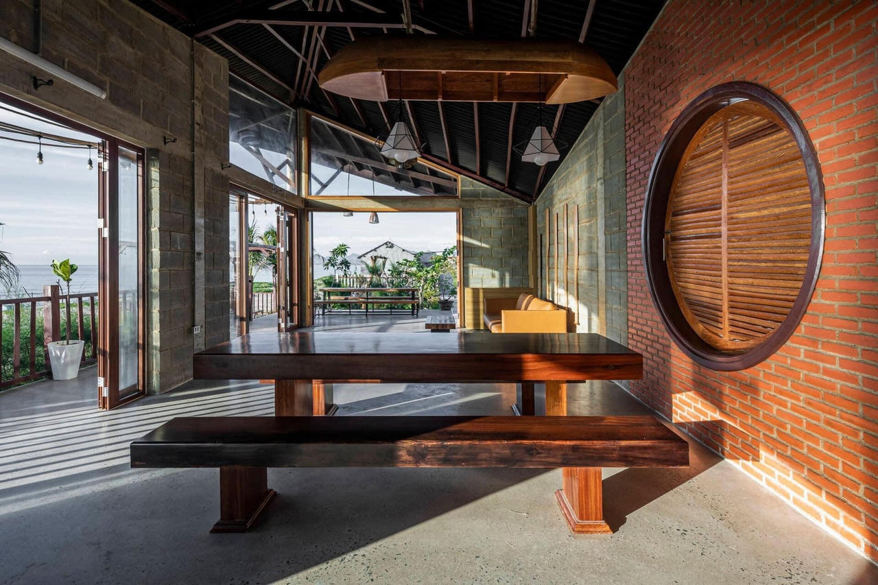 Không gian nhà 1 tầng ở Phan Rang gợi nhớ tuổi thơ của gia chủ xóm chài ven biển