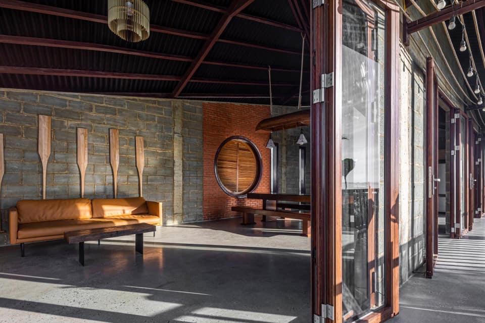 Không gian nhà 1 tầng ở Phan Rang gợi nhớ tuổi thơ của gia chủ xóm chài ven biển