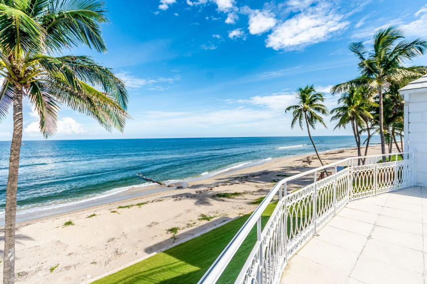 Bên trong biệt thự ven biển của gia đình cựu Tổng thống Donald Trump