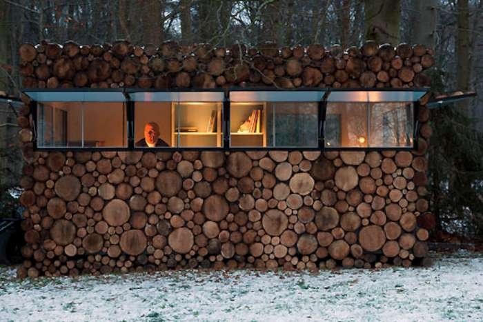 Ngỡ ngàng trước ngôi nhà được ngụy trang bằng đống củi