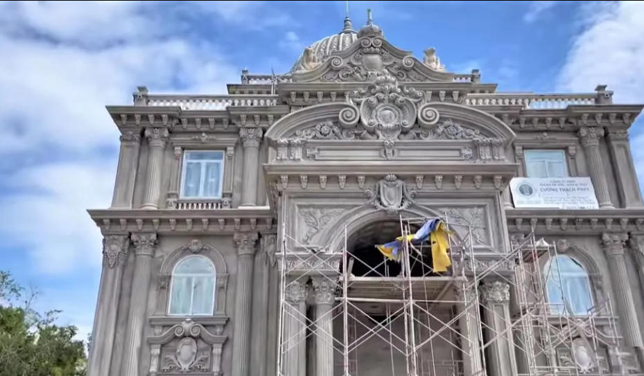 Trầm trồ trước dinh thự 3.000m2 hơn trăm tỷ của đại gia Cần Thơ