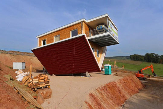 Những ngôi nhà lộn ngược có kiến trúc độc đáo trên thế giới