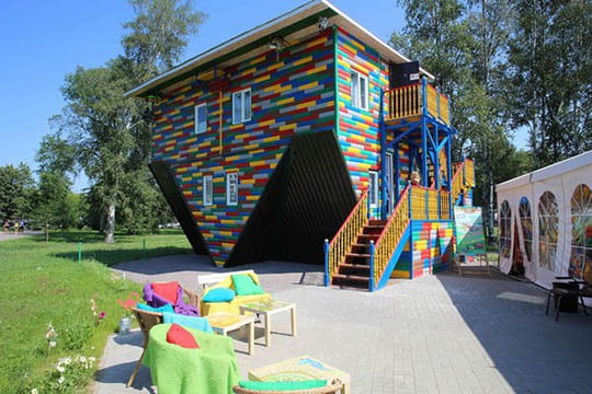 Những ngôi nhà lộn ngược có kiến trúc độc đáo trên thế giới