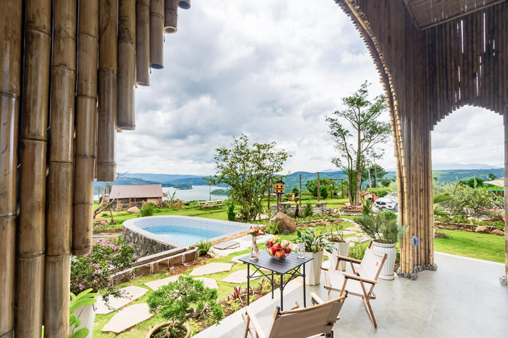 Ngôi nhà đẹp hút hồn, có cả bể bơi mà chi phí xây chưa đến 1 tỷ đồng