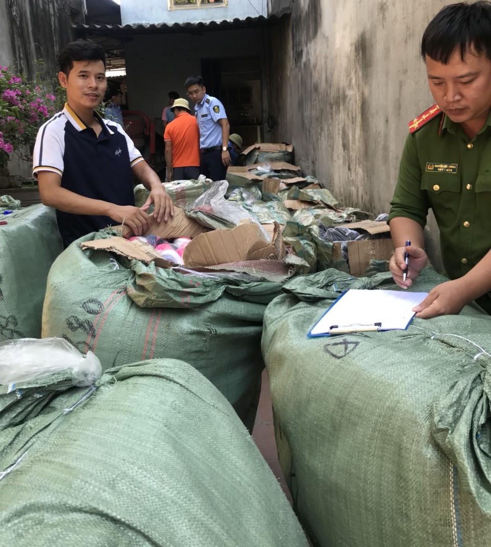 Phát hiện tổng sỉ hàng giả, bán online hàng nghìn sản phẩm