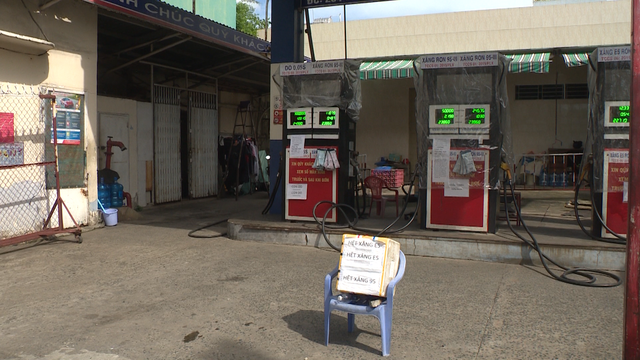 TP. Hồ Chí Minh đồng loạt kiểm tra các cửa hàng xăng dầu tạm dừng hoạt động